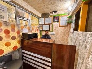 Front of property - Hotel Bright Palace (Pahalgam)