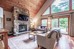 Téléviseur connecté, foyer, livres