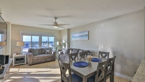 Smart TV - BEACH CONDO-Steps to Beach Great Ocean & River Views Pool WiFi & Cable SP5G (Daytona Beach)