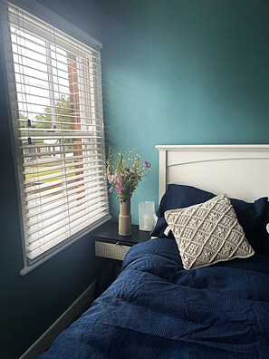 2 bedrooms, iron/ironing board, WiFi, bed sheets - Small Two Bedroom Cottage in Tollesbury (Tollesbury)