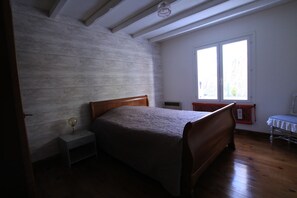 3 bedrooms, iron/ironing board