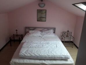 3 Schlafzimmer, Bügeleisen/Bügelbrett