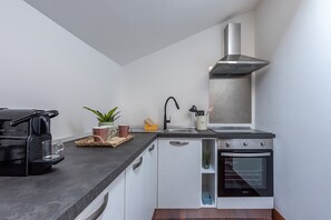 ثلاجة، فرن، ماكينة لصنع القهوة/الشاي، غلّاية كهربائية