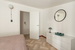 3 chambres, fer et planche à repasser, Wi-Fi gratuit, draps fournis