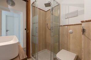 Shower, hair dryer, towels, soap - Kadì Apartment by Wonderful Italy (Palermo)