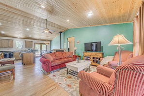 House (3 Bedrooms) | Interior