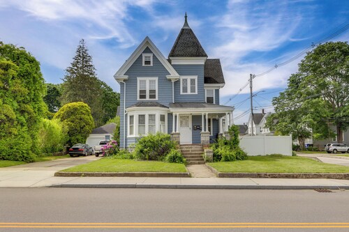 5 Mi to Beaches: Historic Apartment in Westerly!