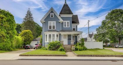 5 Mi to Beaches: Historic Apartment in Westerly!