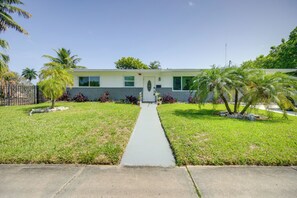 Interior - < 3 Mi to Hard Rock Stadium: Miami Home w/ Sunroom (Miami Gardens)