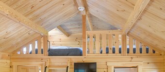 Teton Mtn Views: Peaceful Riverfront Cabin!