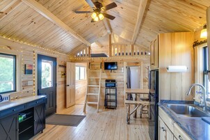 House (2 Bedrooms) | Interior