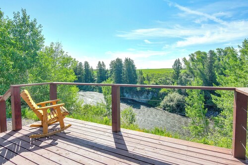 Teton Mtn Views: Peaceful Riverfront Cabin!