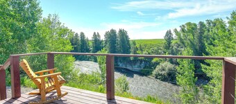 Teton Mtn Views: Peaceful Riverfront Cabin!