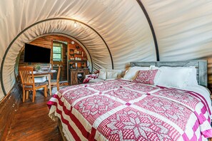 Apartment (0 Bedroom) | Interior