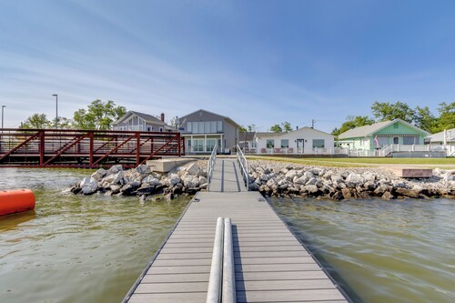 Steps to Buckeye Lake: Family-friendly Home