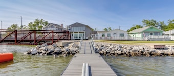 Steps to Buckeye Lake: Family-friendly Home