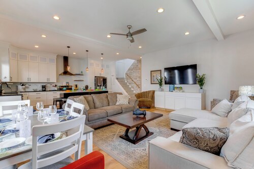 Steps to Buckeye Lake: Family-friendly Home