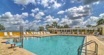 6 Mi to Lake Sumter Landing: Home w/ Perks!