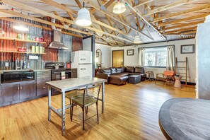House (2 Bedrooms) | Interior
