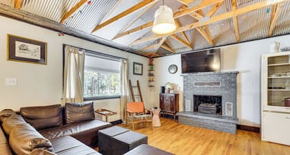1 Mi to Town: Woodland Park Home w/ Yard!