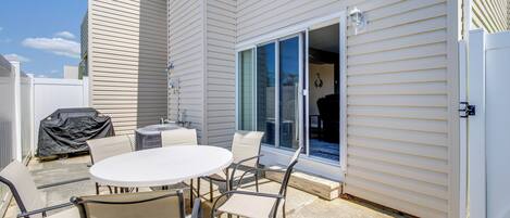 Apartment (3 Bedrooms) | Front of property