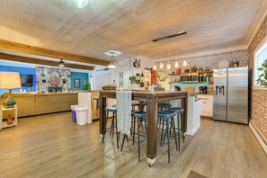 House (5 Bedrooms) | Interior