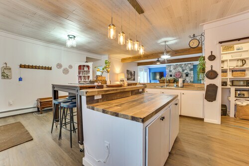 Updated Cabin w/ 2 Suites, Fire Pit & Forest Views