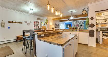 Updated Cabin w/ 2 Suites, Fire Pit & Forest Views