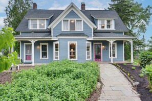 House (5 Bedrooms) | Interior - 2 Mi to Chardon Square: Family Farmhouse Escape (Chardon)