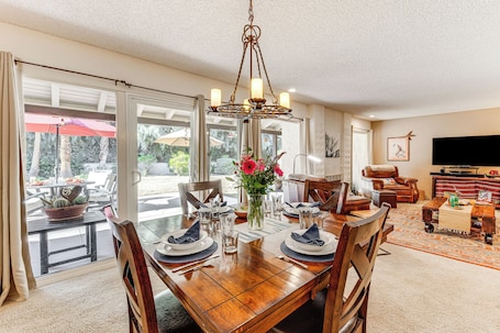 Apartment (2 Bedrooms) | Interior. 2 Mi to Galleta Meadows: Desert Golf Retreat!