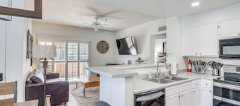 1 Mi to Beach: Lake Havasu City Condo w/ Balcony