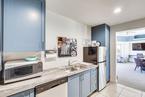 1 Mi to Beach: Condo w/ Pool in Lake Havasu City