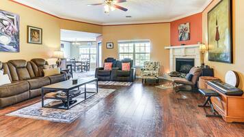 House (4 Bedrooms) | Interior