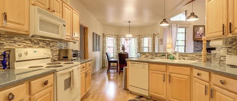 House (3 Bedrooms) | Interior