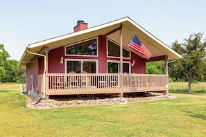House (2 Bedrooms) | Interior - Walk to Lake: Kelleys Island Gem w/ Deck! (Kelleys Island)