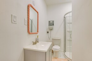 Interior - 9 Mi to Old Town Spring: Suburban Stay in Houston! (Houston)