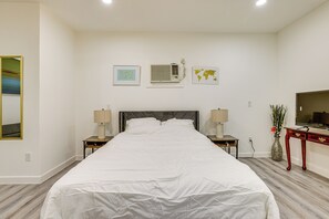 Interior - 9 Mi to Old Town Spring: Suburban Stay in Houston! (Houston)