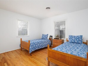 3 bedrooms, desk, free WiFi, bed sheets