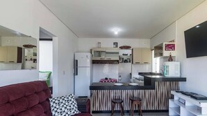 TV - Apartamento em Porto Seguro na Praia de Taperapuã (Porto Seguro)