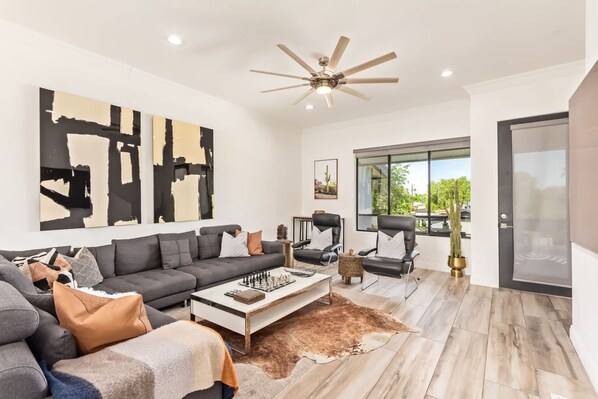 Apartment - NEW Desert Standard Modern 3-level Oasis (Scottsdale)