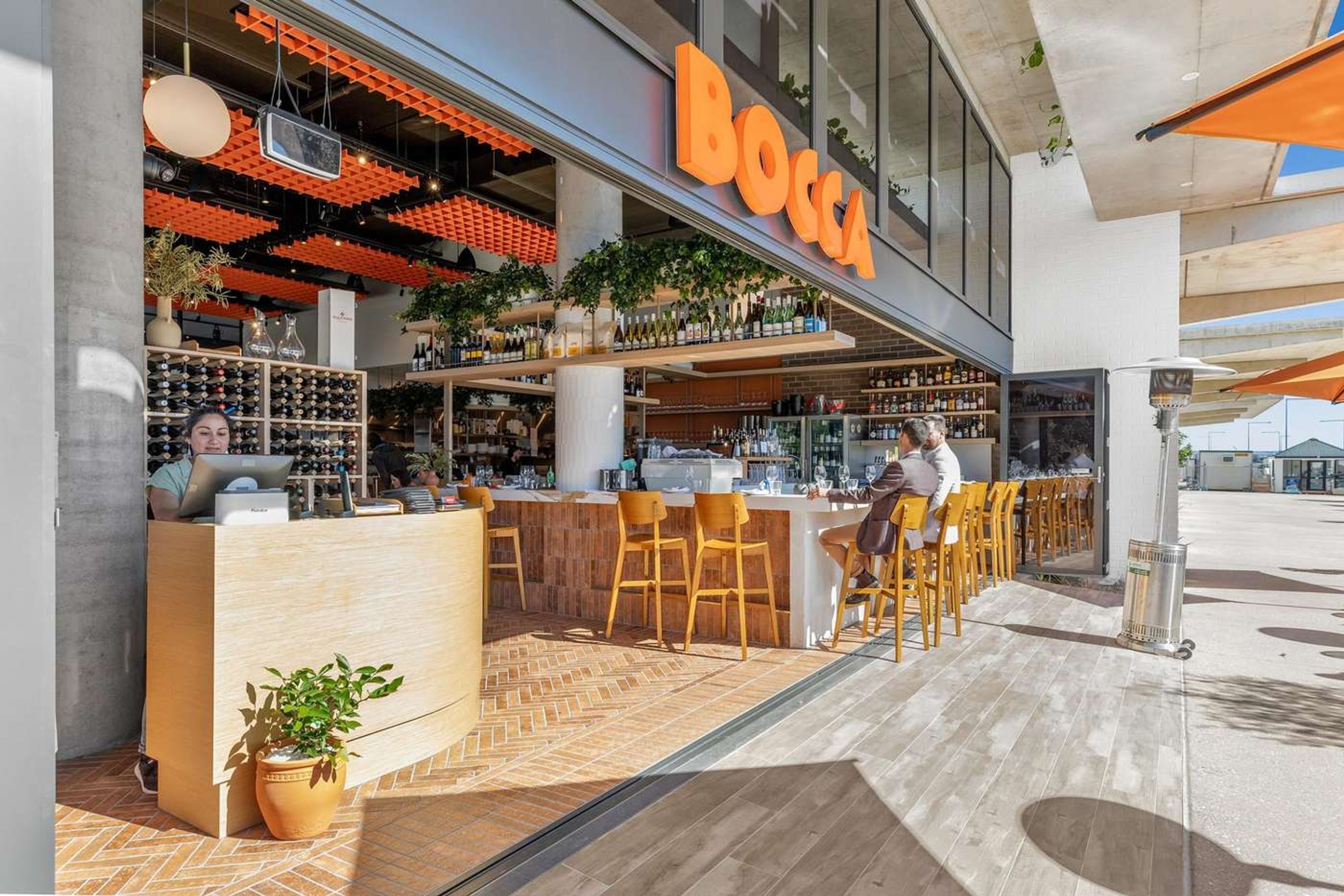 3 عدّة غرف نوم وخدمة الإنترنت