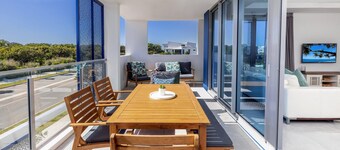 3BR Lux Beachfront Escape - Pool Gym King bed