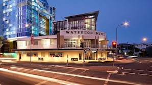 A hotel with a modern design, located at a city intersection. - 2BR Food Drink Hub Pool Parking Gym Rooftop (Brisbane)