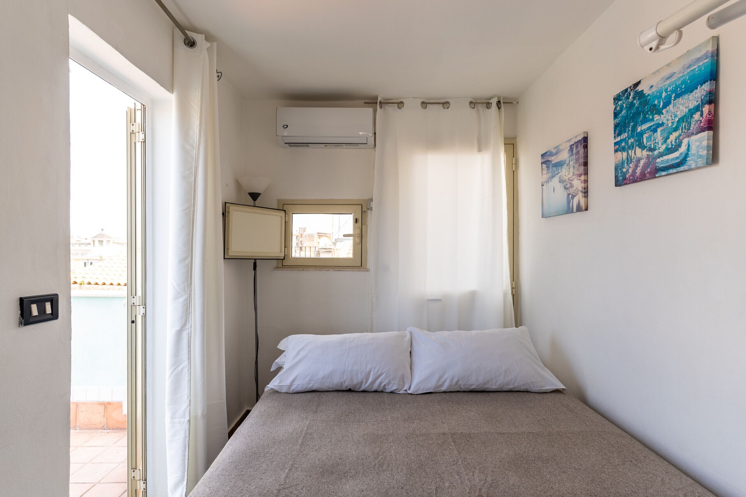 1 chambre, fer et planche à repasser, Wi-Fi gratuit, draps fournis