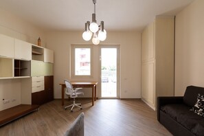 TV - Casa Marina con Patio by Wonderful Italy (Olbia)