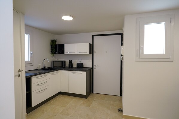 Fridge, microwave, coffee/tea maker, cookware/dishes/utensils