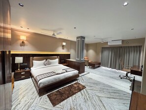 Cofres nos quartos, Wi-Fi de cortesia, roupa de cama