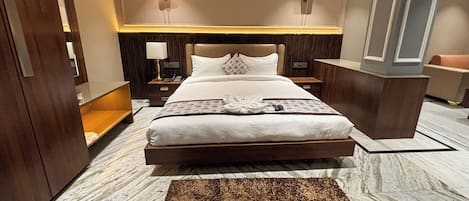 Doppia Deluxe, vista città | Una cassaforte in camera, Wi-Fi gratuito, lenzuola