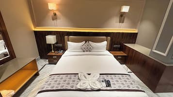 Deluxe Double Room, City View | Room amenity