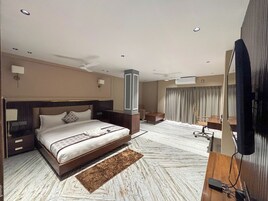 Caja de seguridad en la habitación, wifi gratis y ropa de cama 